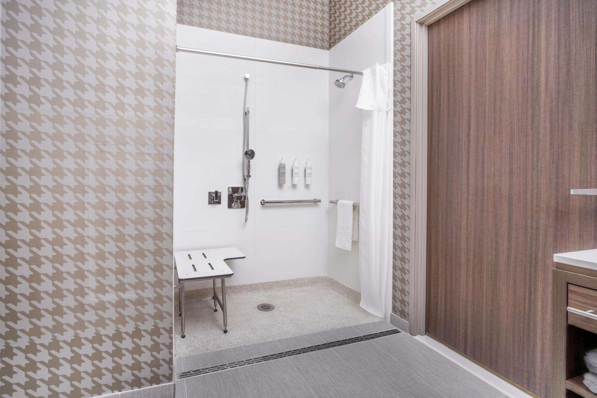 Home2 Suites By Hilton לייק הבאסו סיטי מראה חיצוני תמונה