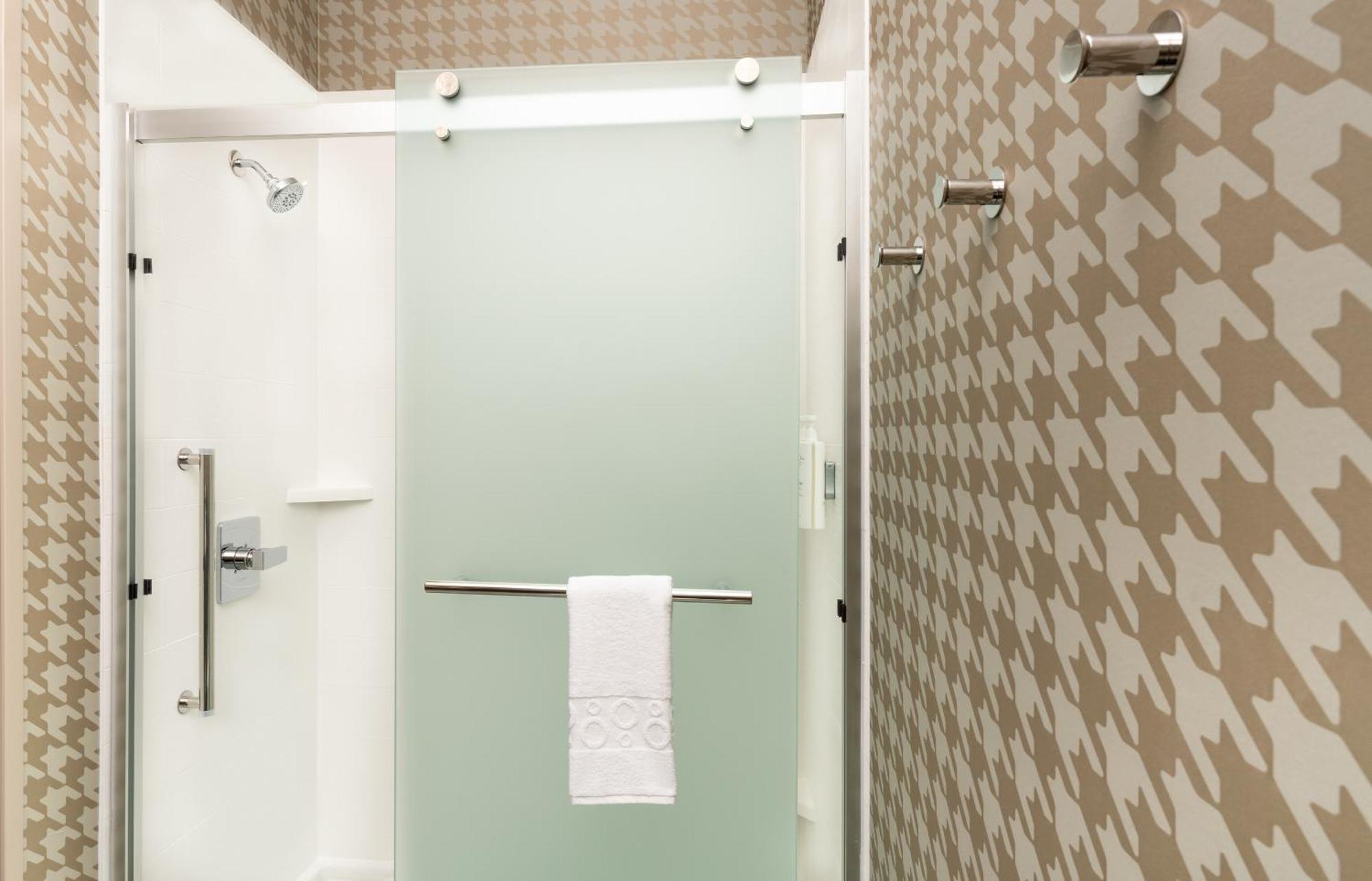 Home2 Suites By Hilton לייק הבאסו סיטי מראה חיצוני תמונה
